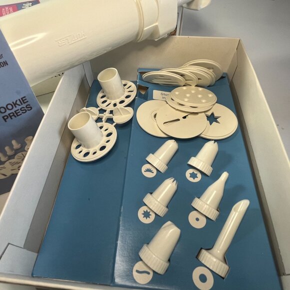 Hutzler Gerda Cookie Press & Food Decorator Easy Action Shapes Two Tone Cookies - Picture 7 of 8